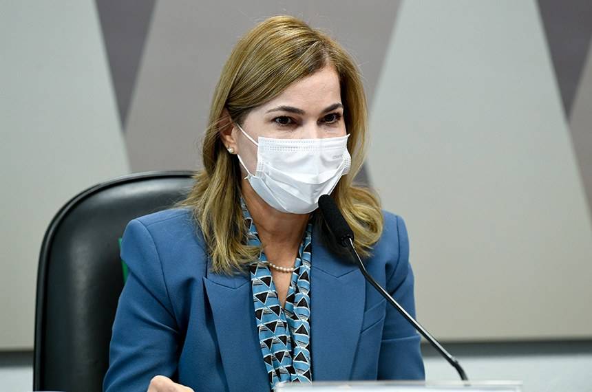 Secretária Mayra Pinheiro garantiu que o Ministério da Saúde nunca recomendou o uso da cloroquina contra a Covi-19